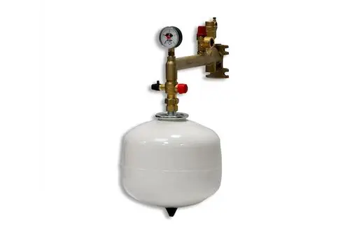 Roth-Sicherheitsventil mit Druckmanometer und Anschluss für einen weißen Druckbehälter, der über eine Absperrventilanordnung verfügt.